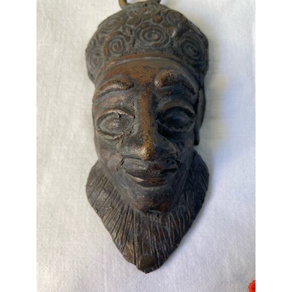 Vintage Rare Small Bronze African Hanging Wall Mask. 5 in X 2 in. - Picture 2 of 5